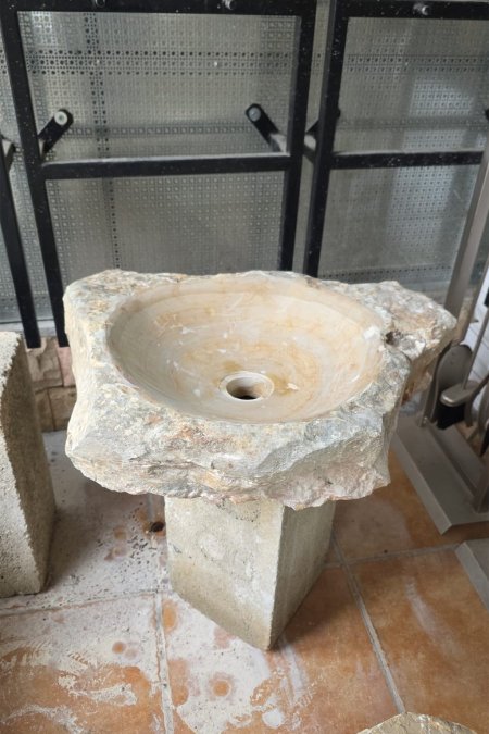 حوض حجر طبيعي – 45×54 سم